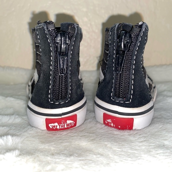 Vans - Picture 3 of 7